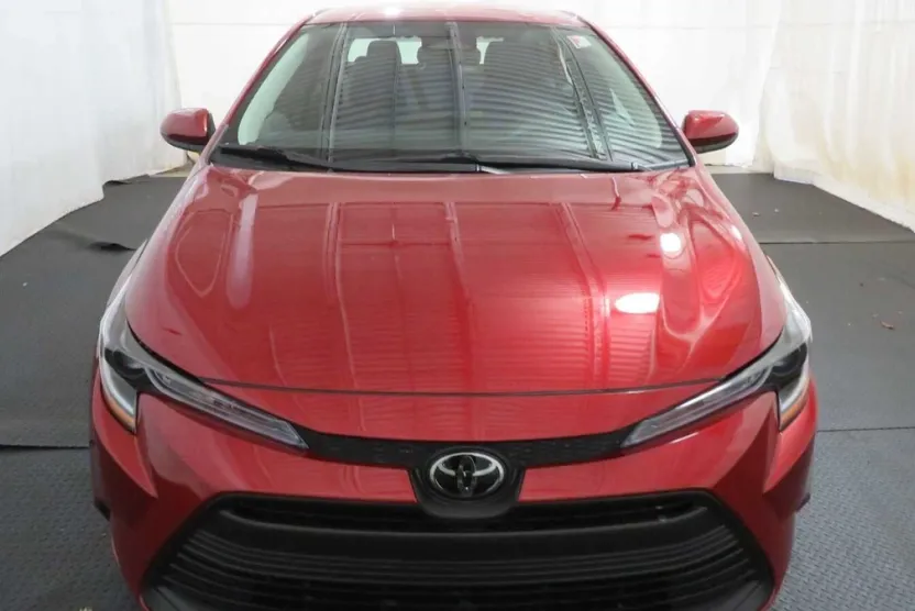2025 Toyota Corolla LE photo 1