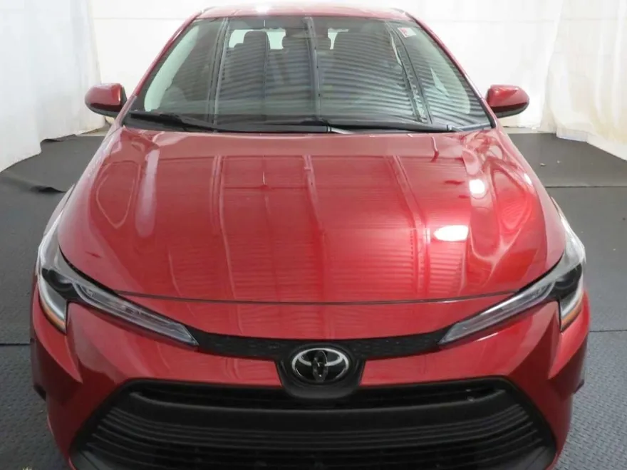 2025 Toyota Corolla LE photo 1