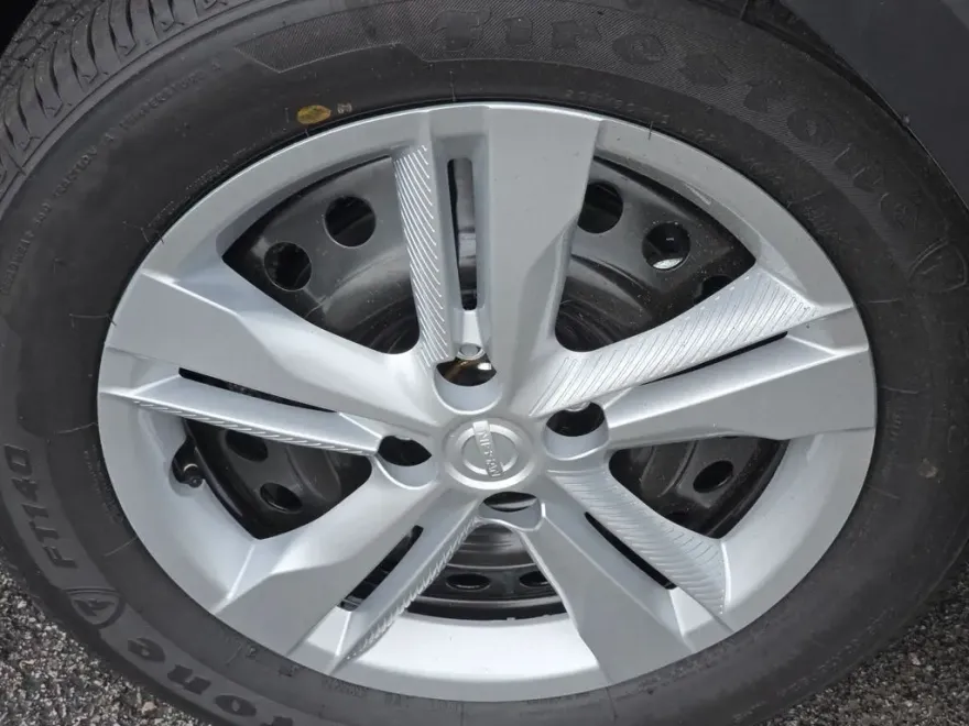 2025 Nissan Kicks Play S photo 1