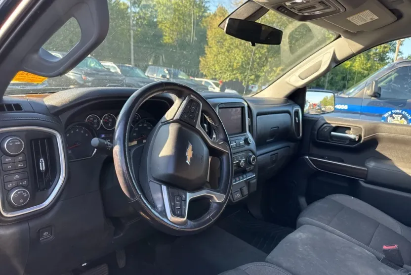 2020 Chevrolet Silverado 1500 LT photo 1