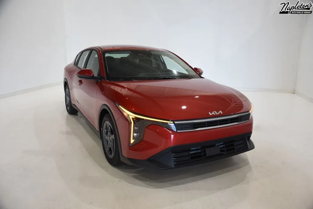 2025 Kia K4 LXS photo 1