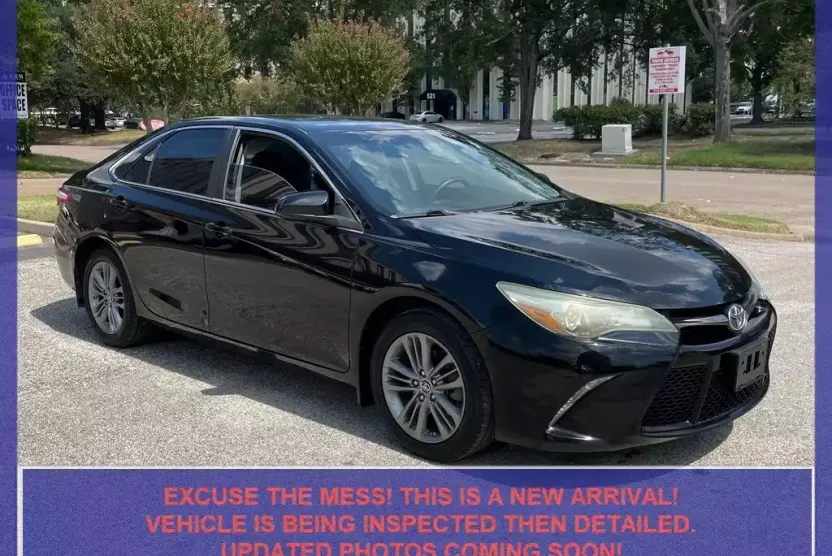 2016 Toyota Camry SE photo 1