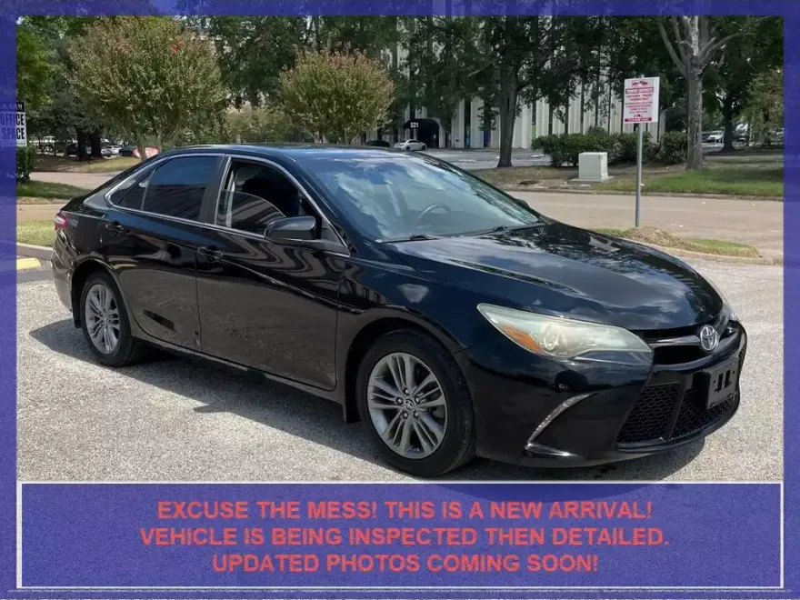 2016 Toyota Camry SE photo 1