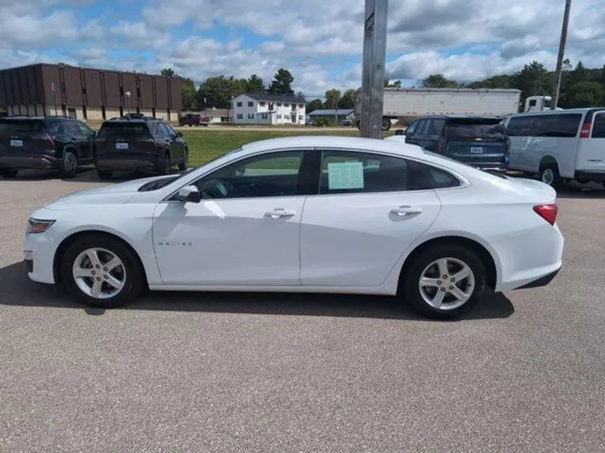 2024 Chevrolet Malibu 1LT photo 1