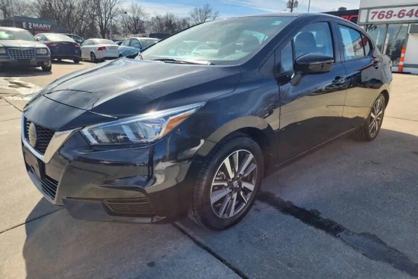 2021 Nissan Versa SV photo 1