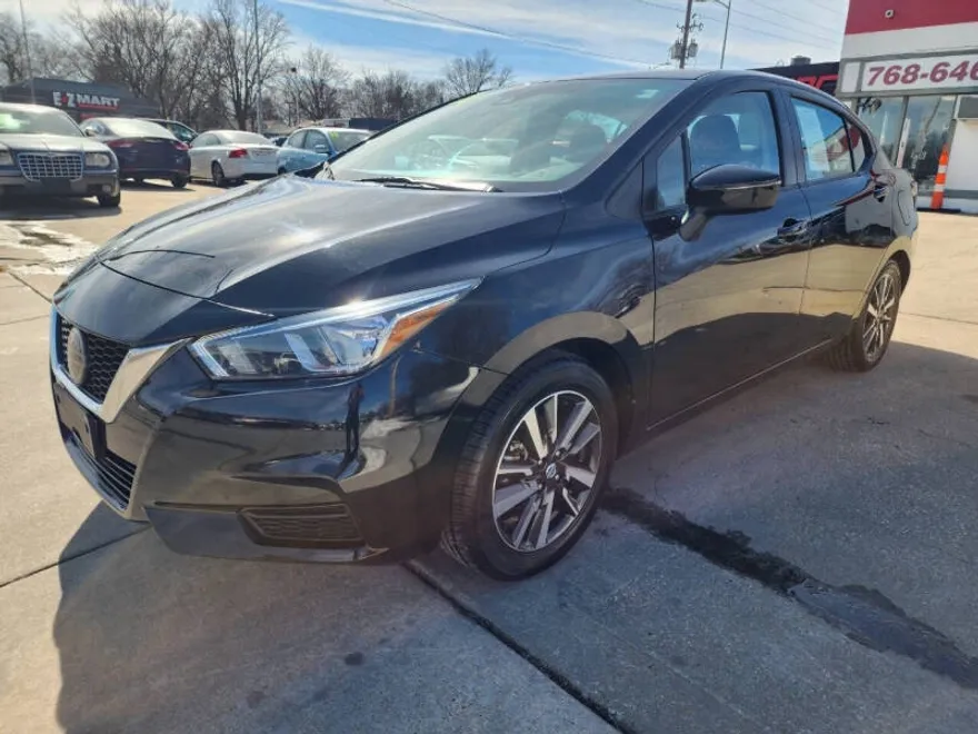 2021 Nissan Versa SV photo 1