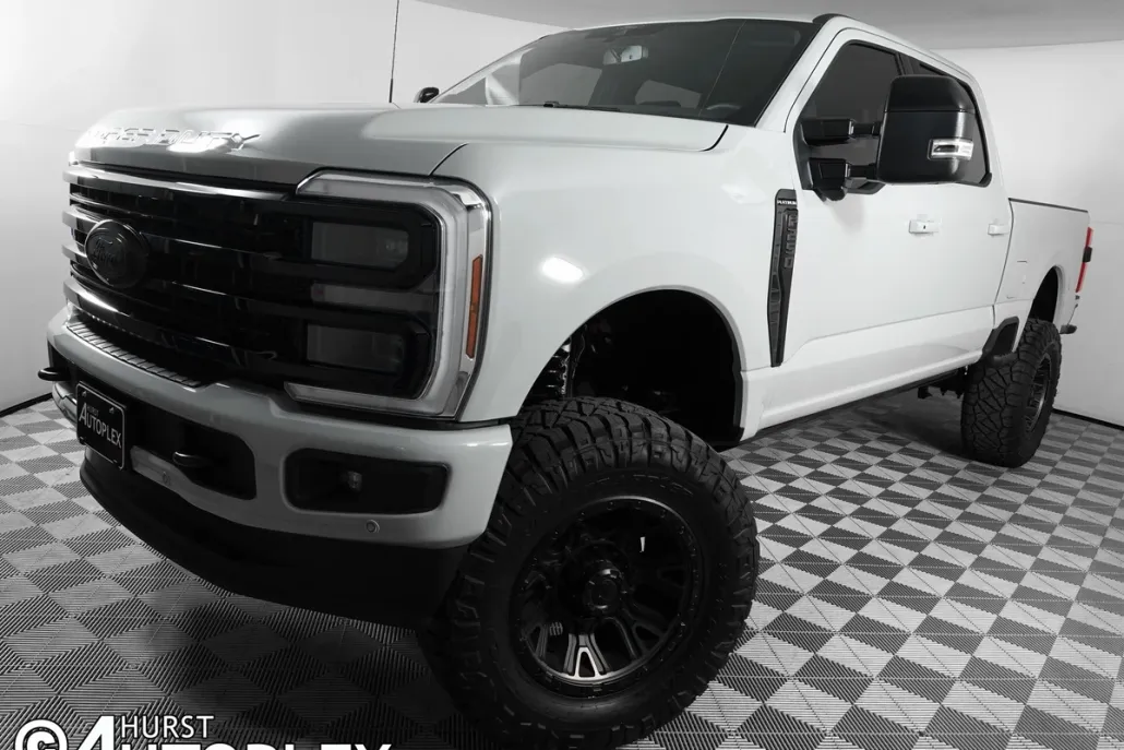 2025 Ford F-250 Platinum photo 1