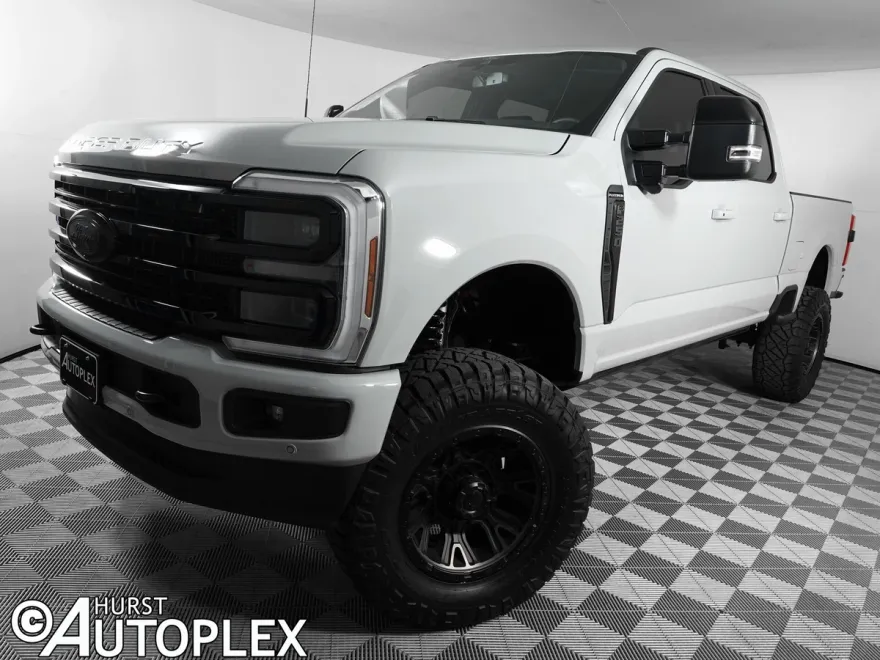 2025 Ford F-250 Platinum photo 1