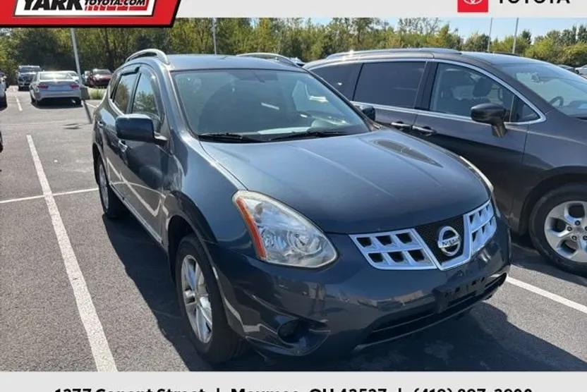 2013 Nissan Rogue SV photo 1
