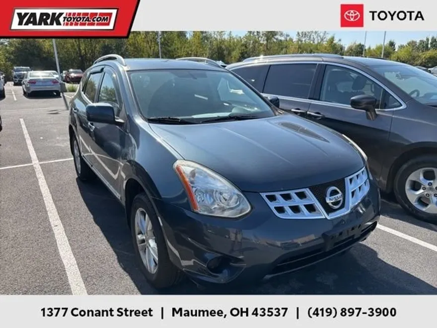 2013 Nissan Rogue SV photo 1