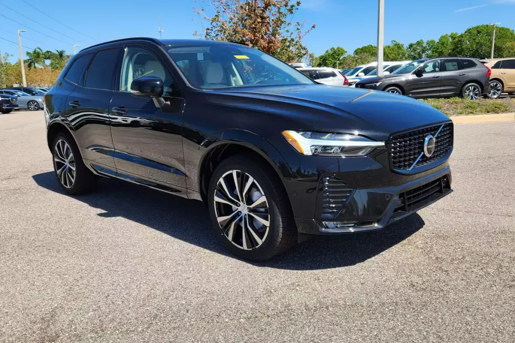 2025 Volvo XC60 B5 Plus photo 1