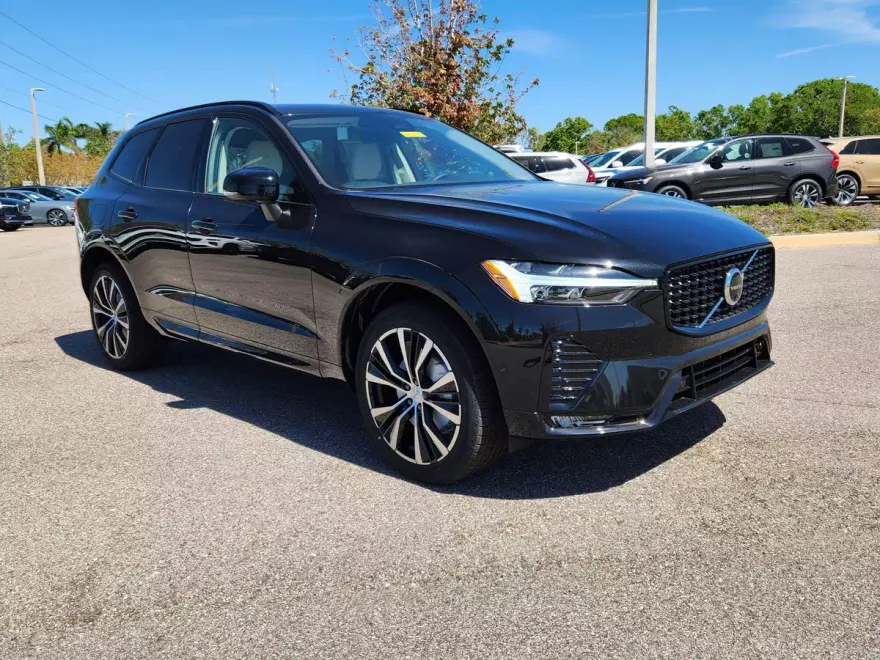 2025 Volvo XC60 B5 Plus photo 1