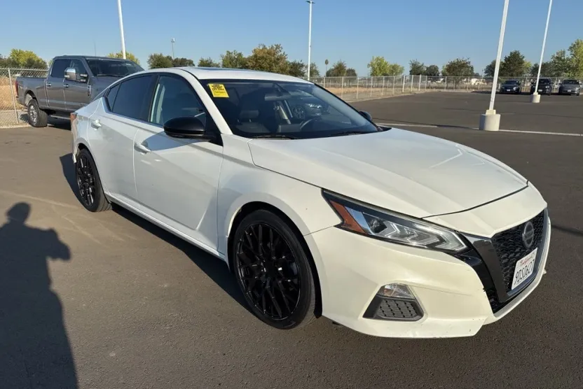 2019 Nissan Altima 2.5 SR photo 1