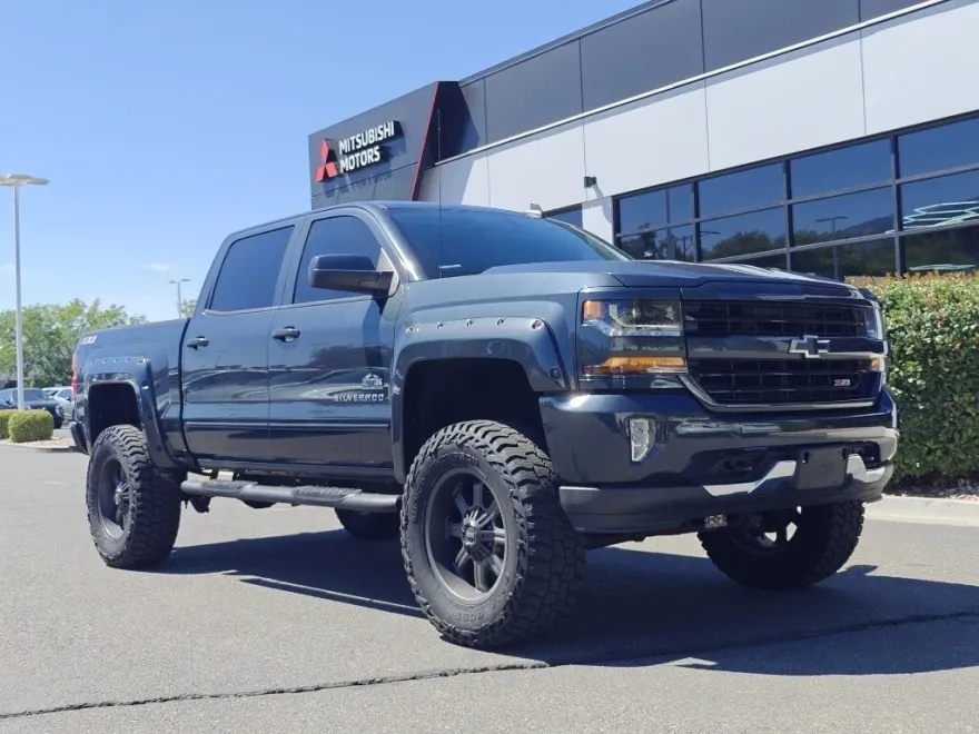 2017 Chevrolet Silverado 1500 LT2 photo 1