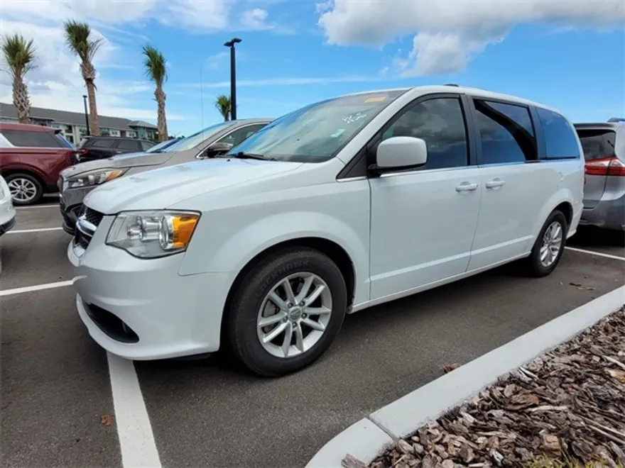 2020 Dodge Grand Caravan SXT photo 1
