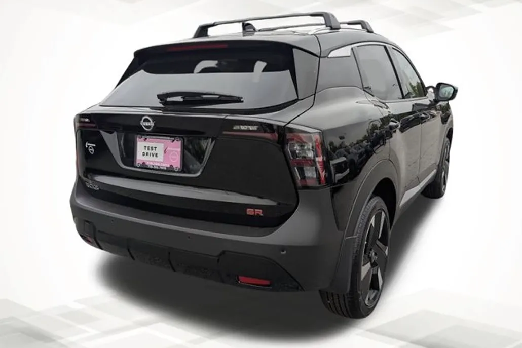 2026 Nissan Kicks SR photo 1