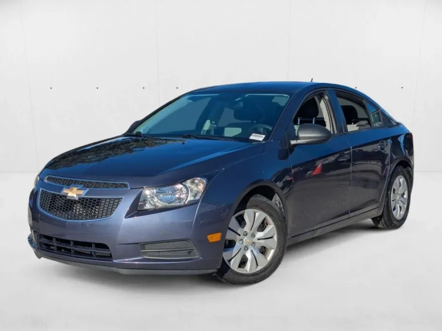 2014 Chevrolet Cruze LS photo 1