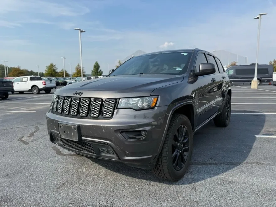 2018 Jeep Grand Cherokee Altitude photo 1
