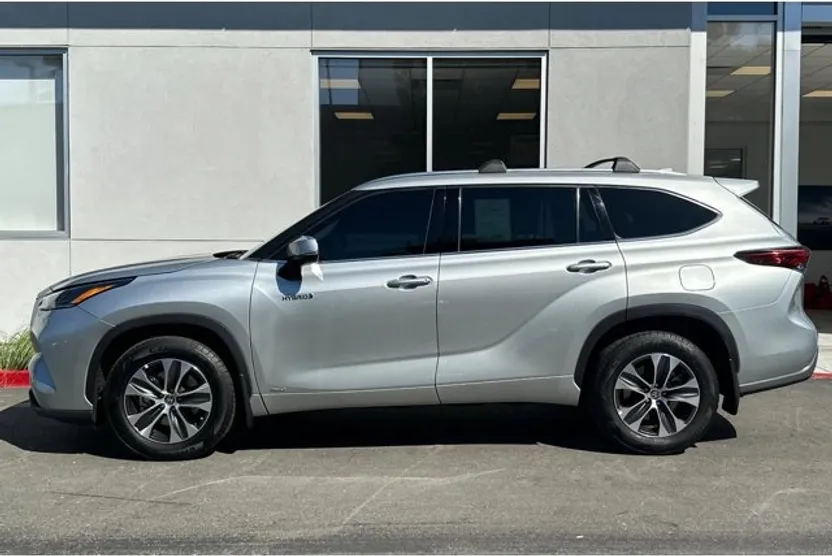 2021 Toyota Highlander Hybrid XLE photo 1