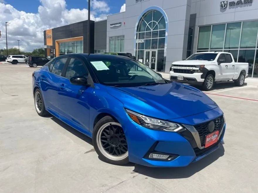 2022 Nissan Sentra SR photo 1