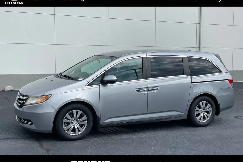 2016 Honda Odyssey SE photo 1