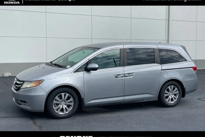 2016 Honda Odyssey SE photo 1