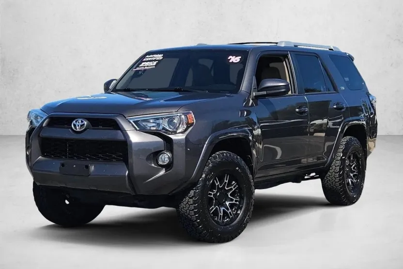 2017 Toyota 4Runner SR5 photo 1
