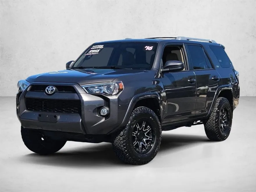 2017 Toyota 4Runner SR5 photo 1