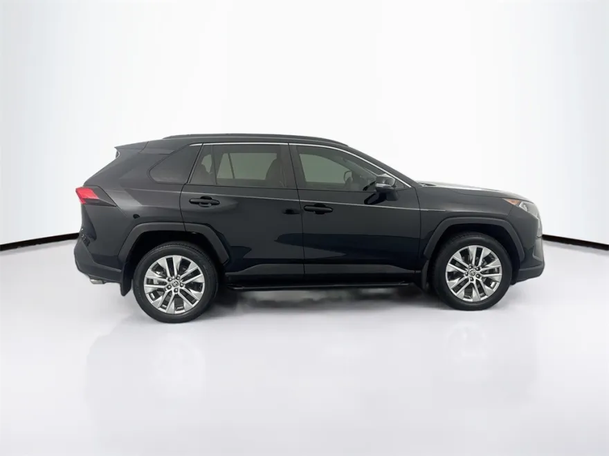 2021 Toyota RAV4 XLE Premium photo 1