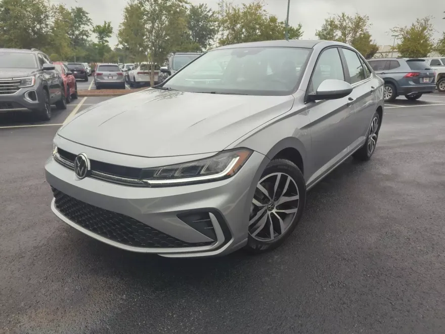 2025 Volkswagen Jetta SE photo 1