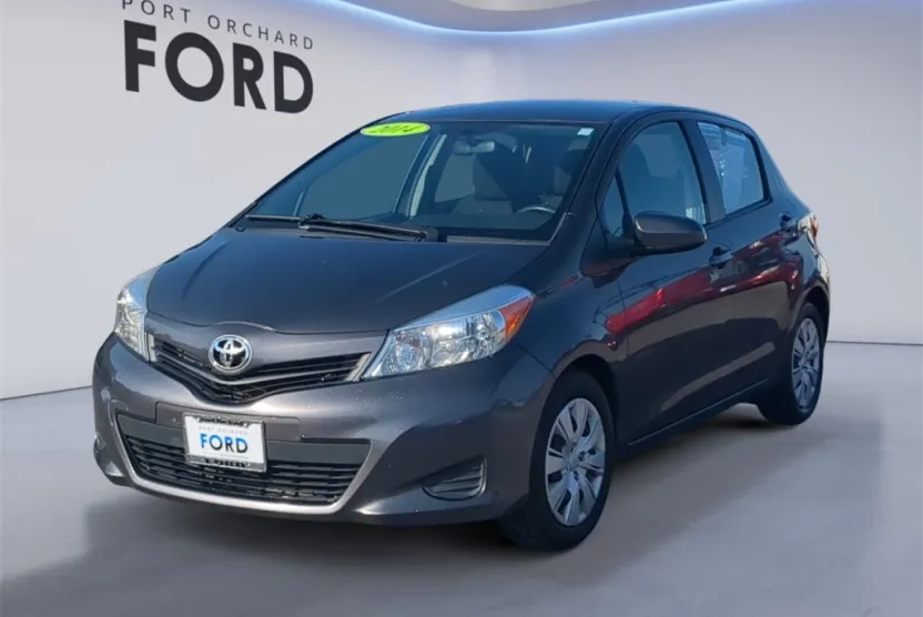 2014 Toyota Yaris L photo 1