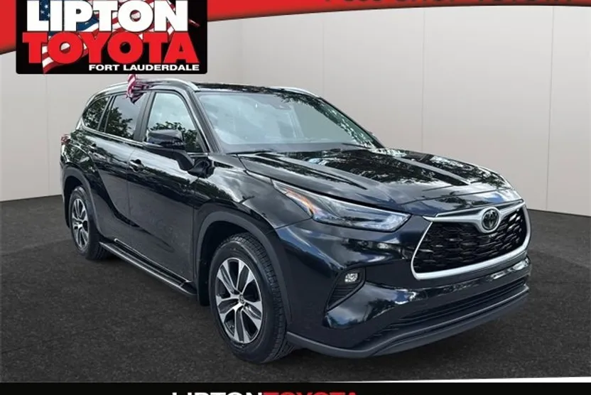 2023 Toyota Highlander XLE photo 1