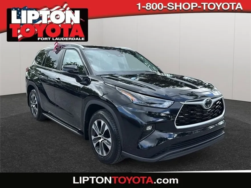2023 Toyota Highlander XLE photo 1