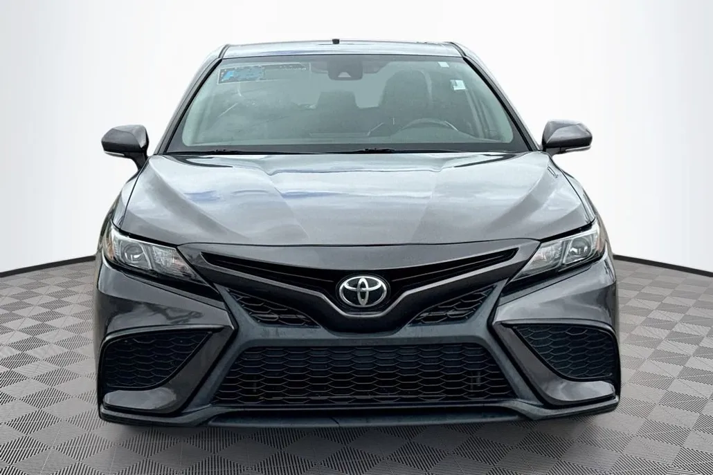 2021 Toyota Camry SE photo 1