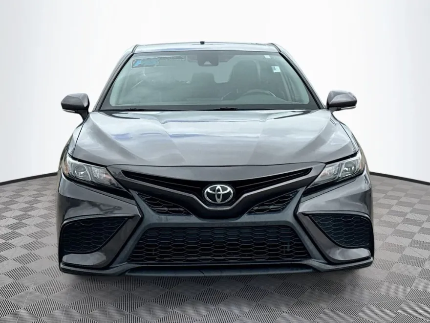 2021 Toyota Camry SE photo 1
