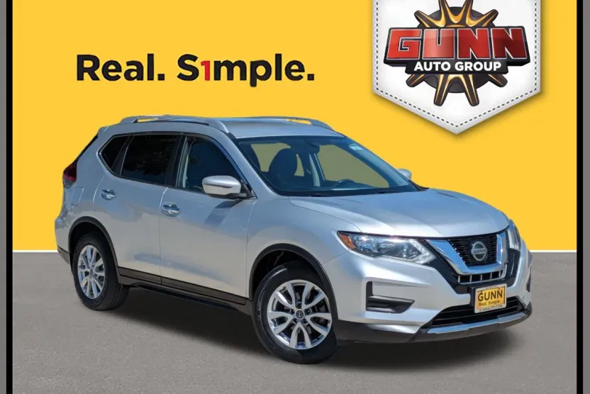 2018 Nissan Rogue SV photo 1