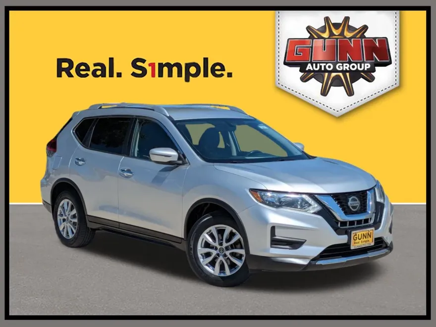 2018 Nissan Rogue SV photo 1