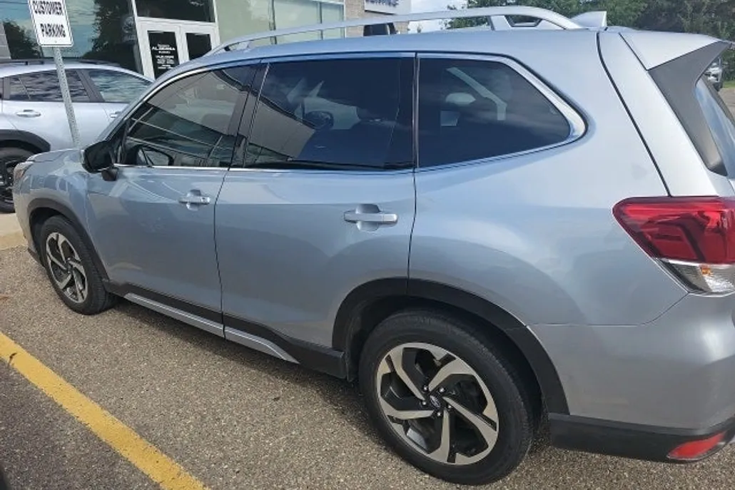 2022 Subaru Forester Touring photo 1