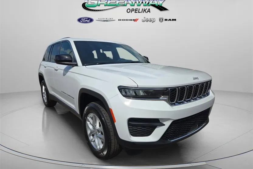 2025 Jeep Grand Cherokee Laredo photo 1