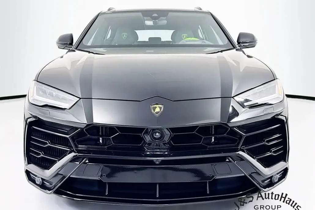 2022 Lamborghini Urus photo 1