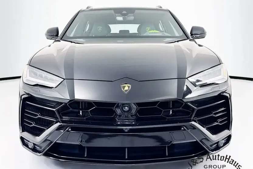 2022 Lamborghini Urus photo 1