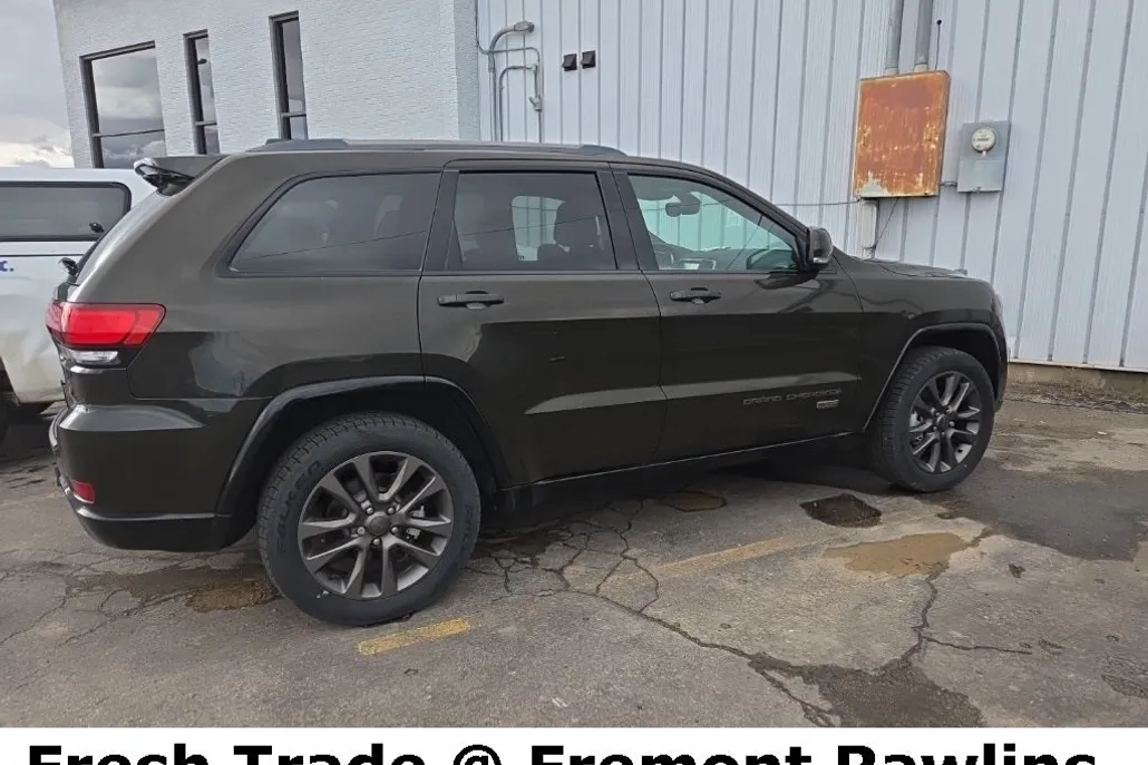 2017 Jeep Grand Cherokee Limited Anniversary Edition photo 1