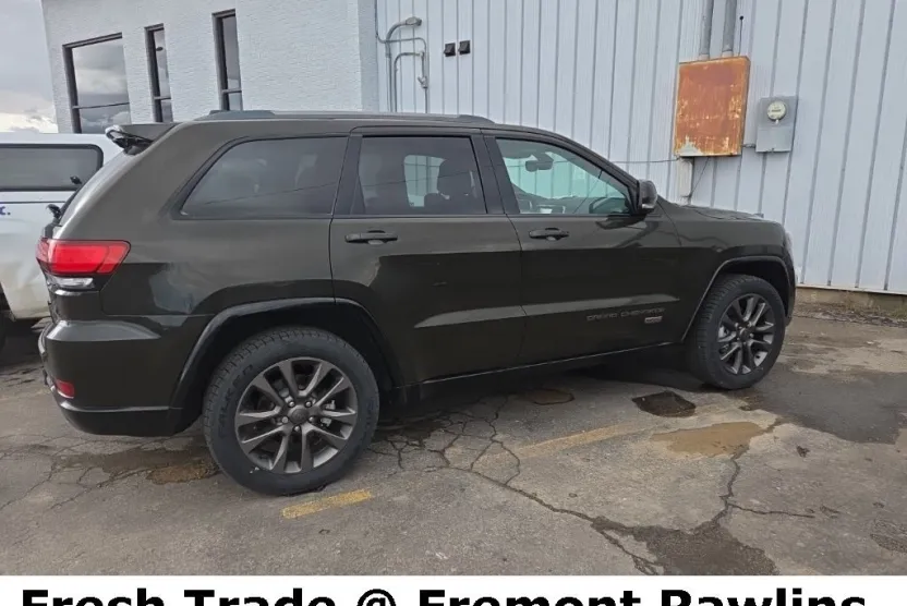 2017 Jeep Grand Cherokee Limited Anniversary Edition photo 1