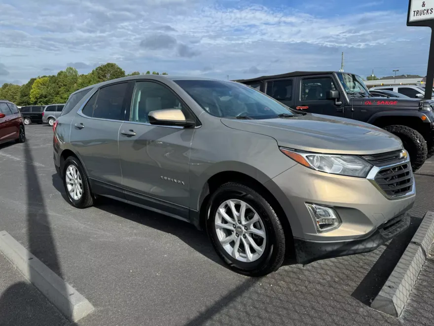 2018 Chevrolet Equinox LT photo 1