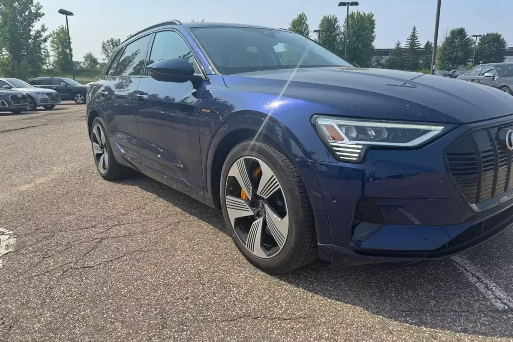 2022 Audi e-tron Premium Plus photo 1