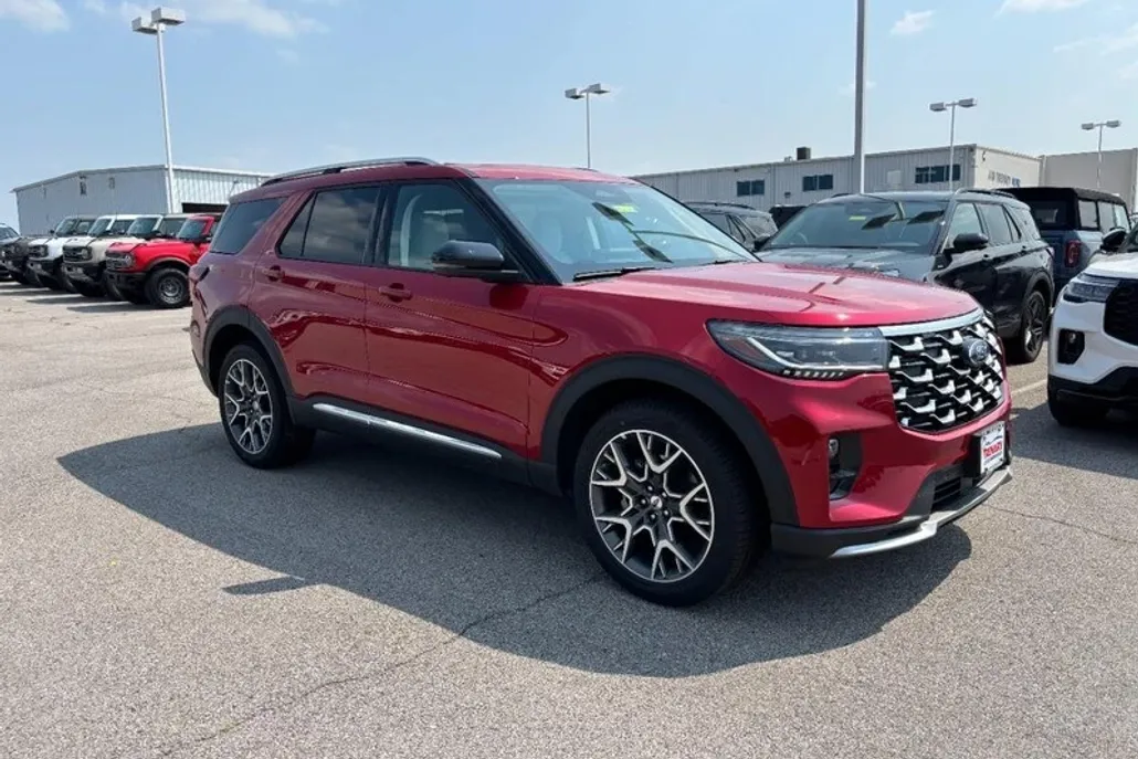 2025 Ford Explorer Platinum photo 1