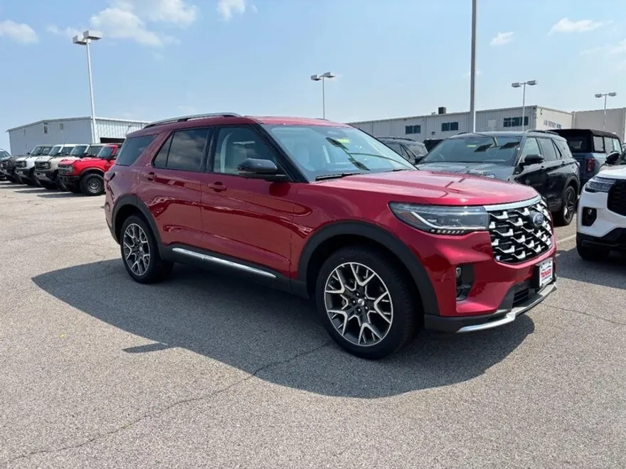 2025 Ford Explorer Platinum photo 1