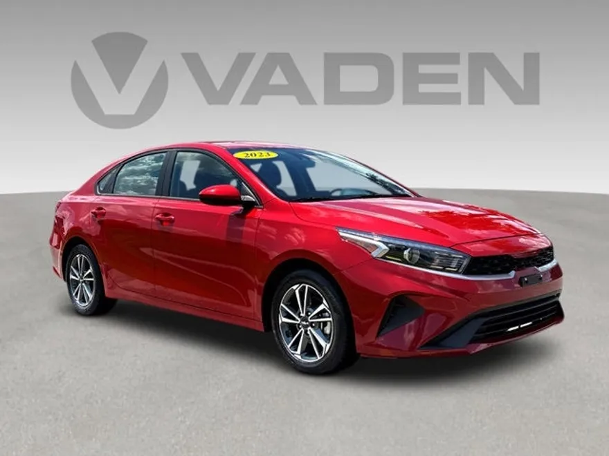2023 Kia Forte LXS photo 1