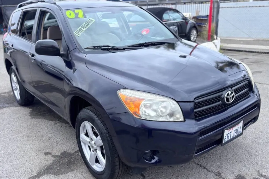 2007 Toyota RAV4 Base photo 1