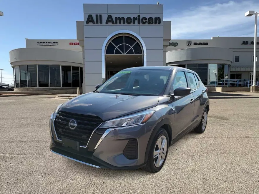2024 Nissan Kicks S photo 1